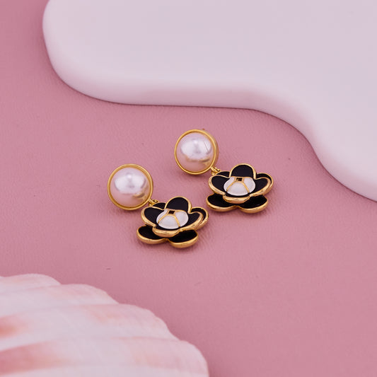 Black and White Flower Pearl Earrings
