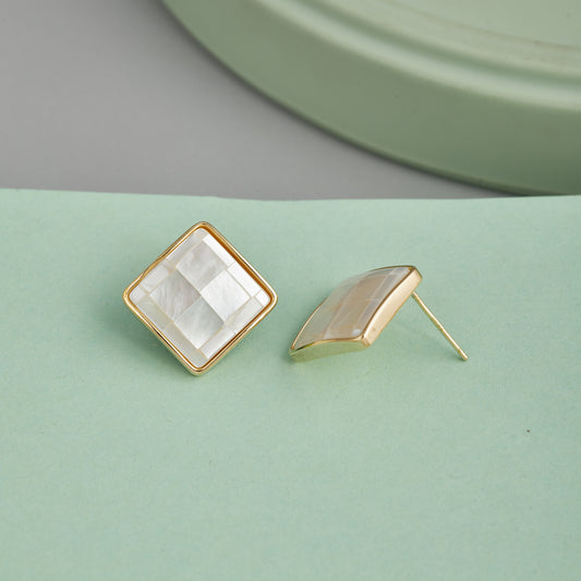 Artistic Earrings Intricate Craftsmanship & Elegant Design