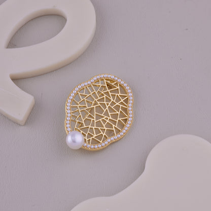 Gold Mesh Design Brooch with Pearl