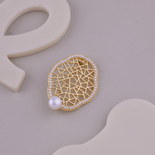 Gold Mesh Design Brooch with Pearl