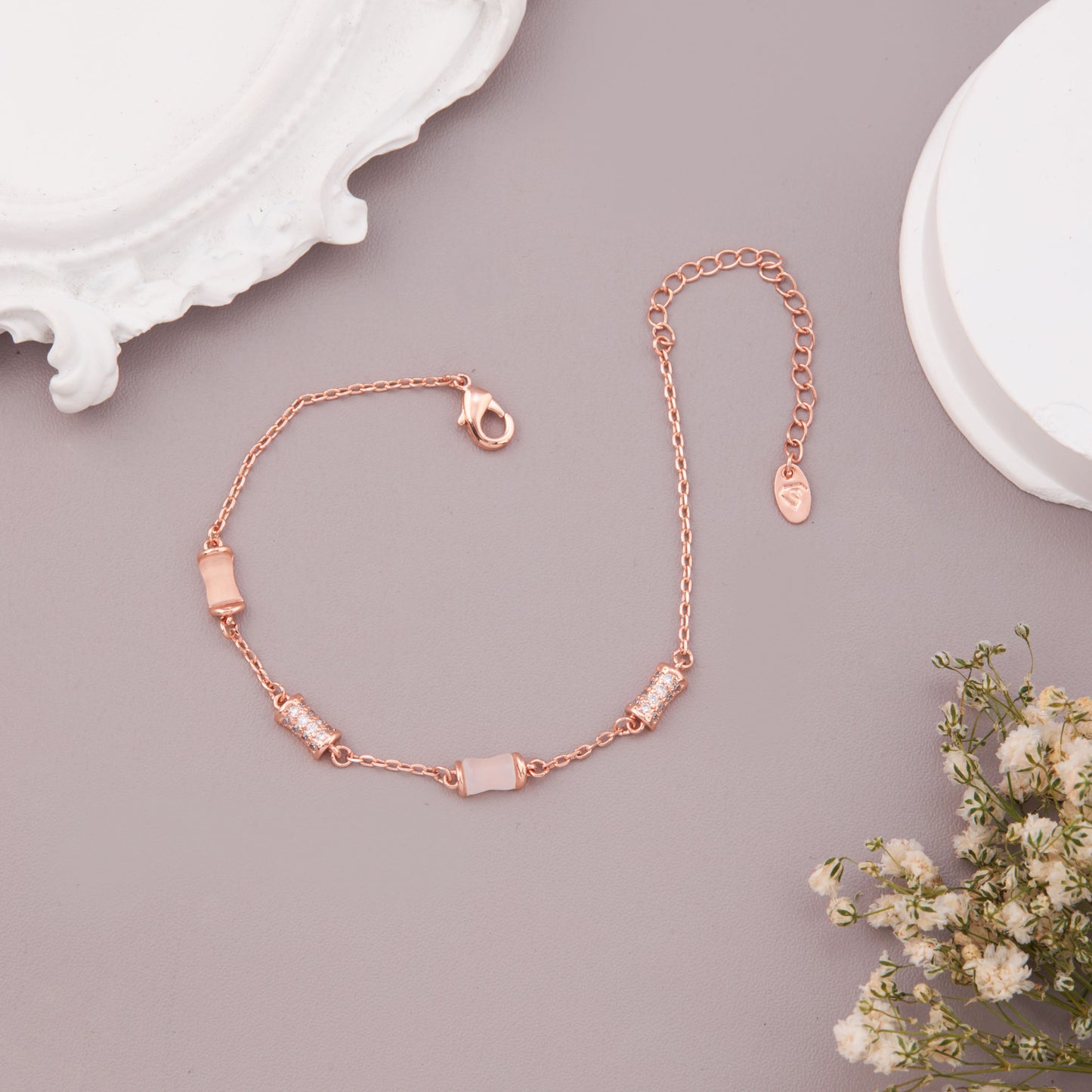 Elegant Gold Bracelet for Modern Chic Style