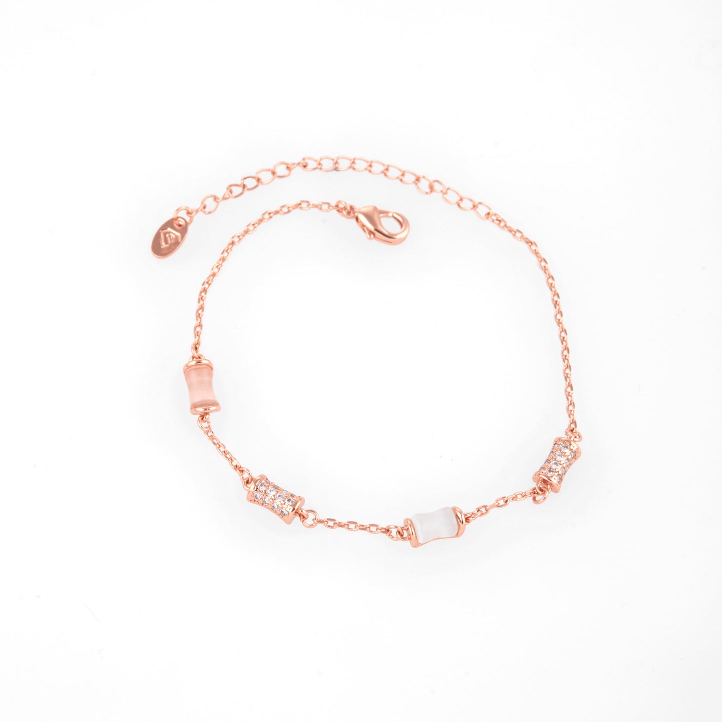 Elegant Gold Bracelet for Modern Chic Style