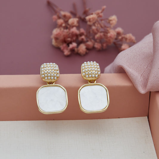Elegant Gold Earrings with Intricate Design