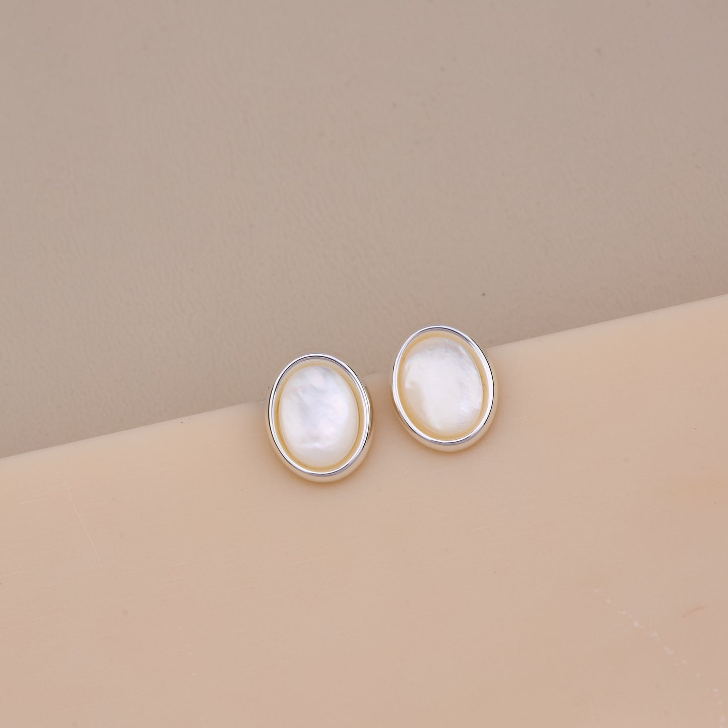 Classic Oval Pearl-Effect Stud Earrings