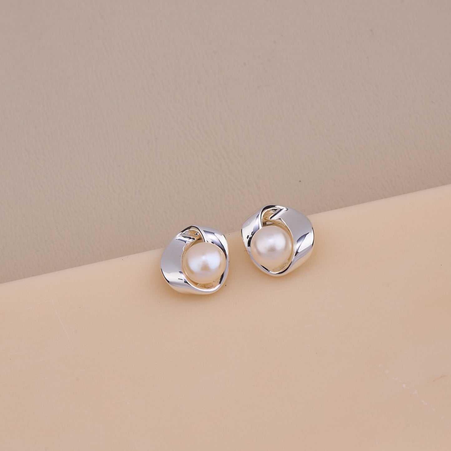 Elegant Pearl Swirl Earrings
