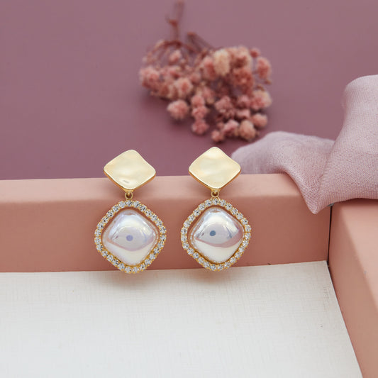 Elegant Fashion Earrings with Stylish Design