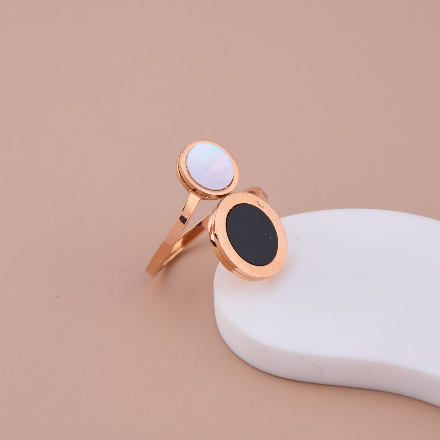 Black & White Round Ring