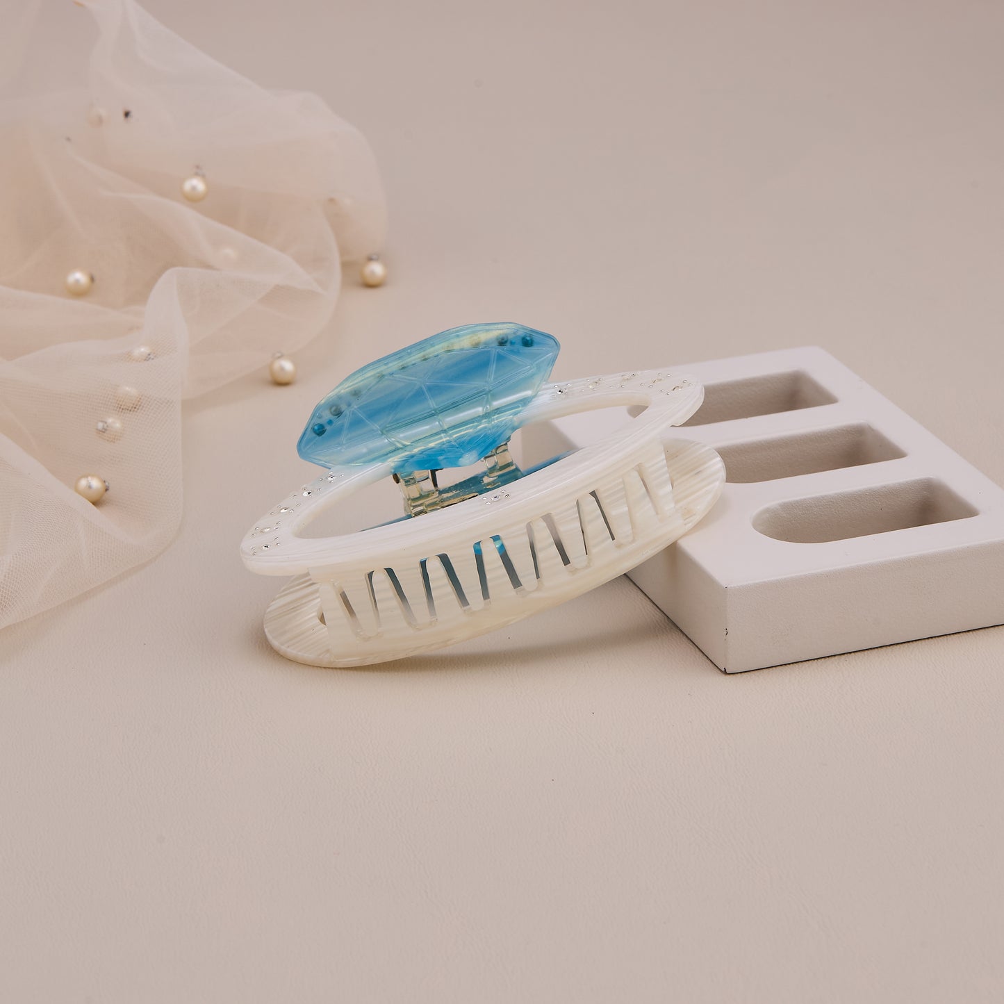 Elegant Blue Diamond-Inspired Hair Claw Clip