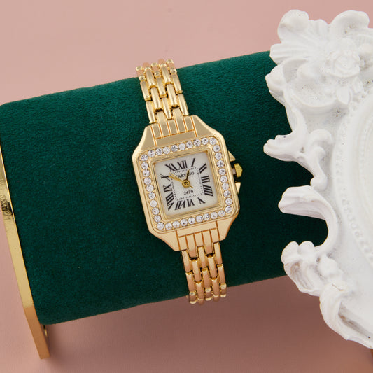 Elegant Gold Women’s Watch Fashion Accessory Showcase