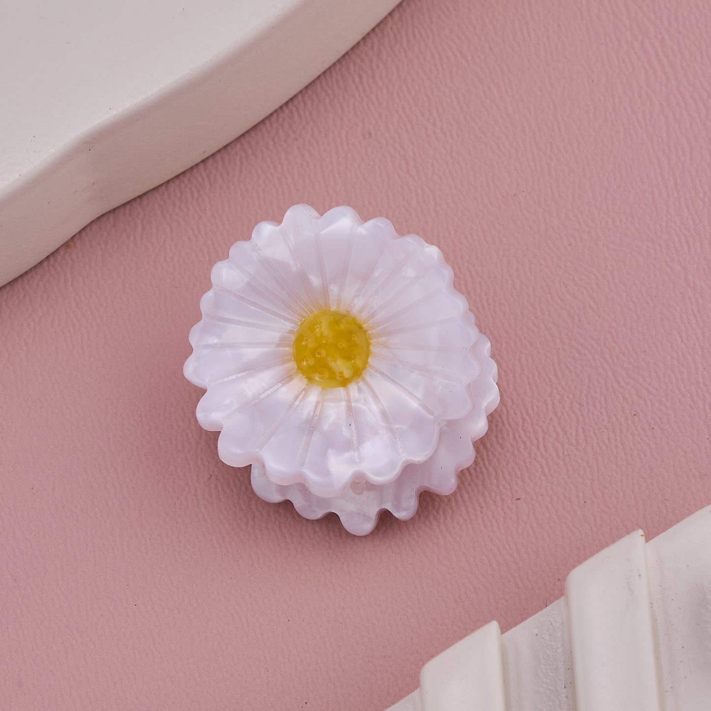 White Daisy Flower Shape Acrylic Hair Claw Clip