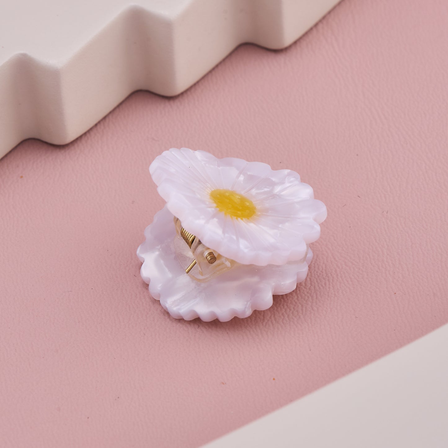 White Daisy Flower Shape Acrylic Hair Claw Clip