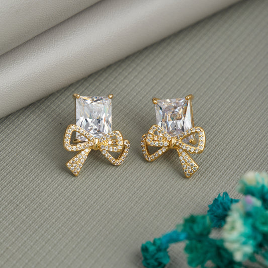 Radiant Gold Earrings with Sparkling Diamonds