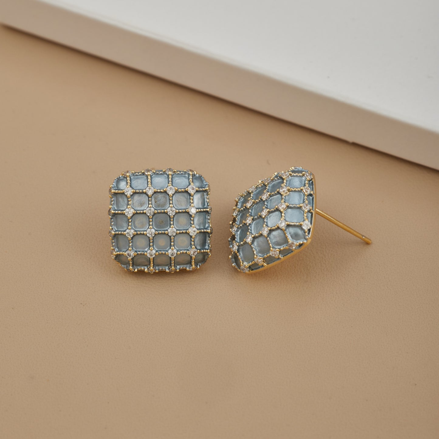 Chic Silver Earrings with Diamonds