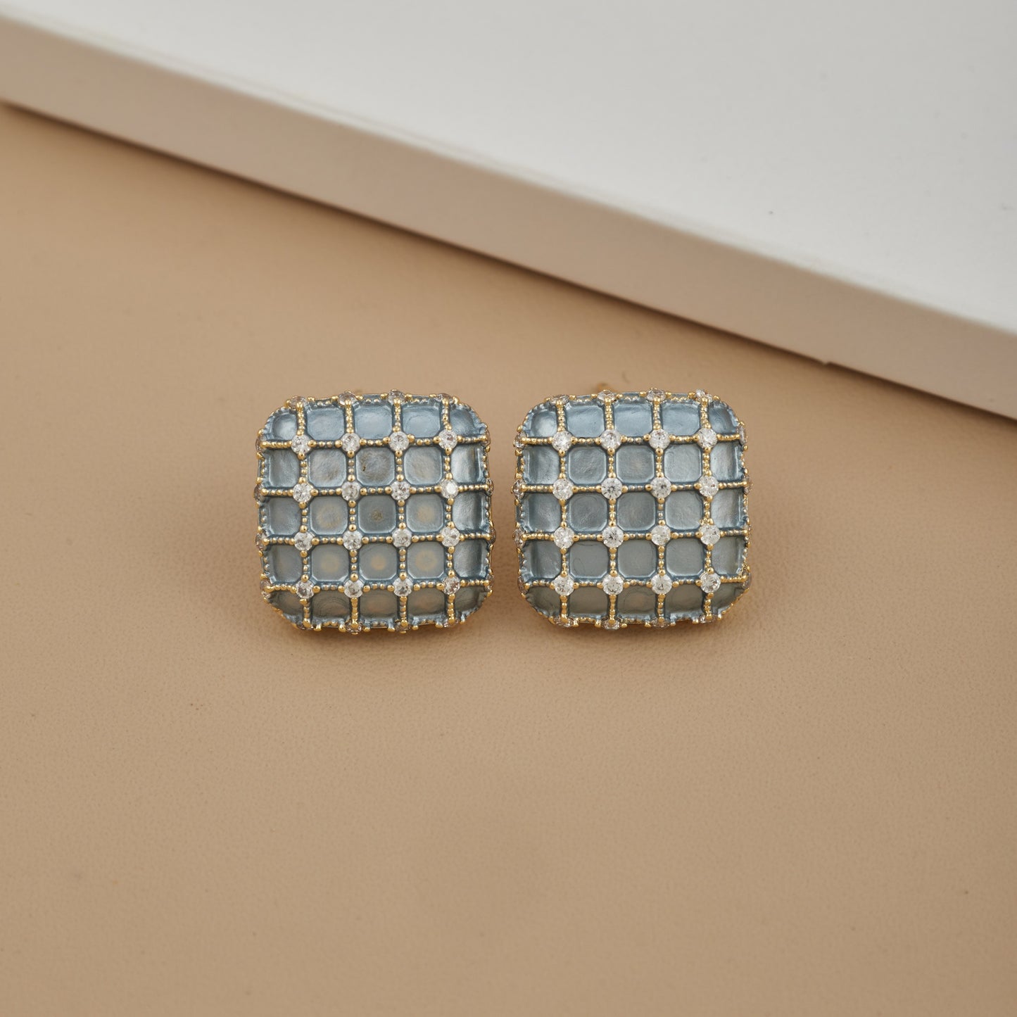 Chic Silver Earrings with Diamonds
