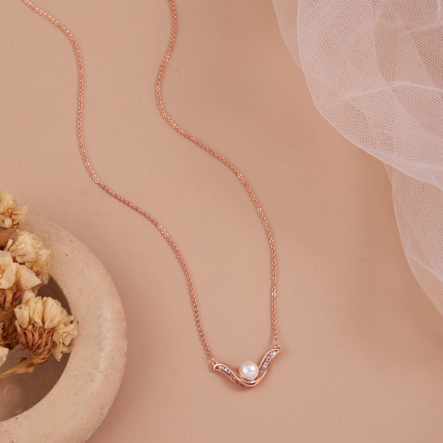 Elegant Rose Gold Pearl Pendant Necklace