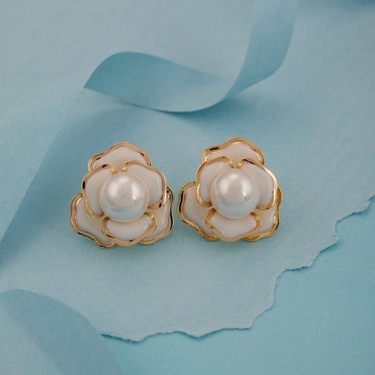Timeless Pearl Earrings with Elegant Design