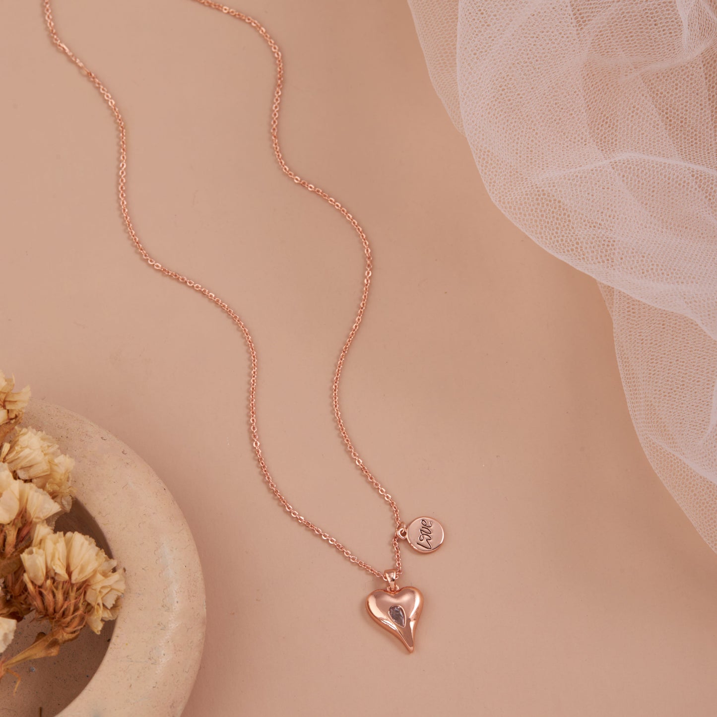 Floral-Inspired Pendant Necklace for Elegant Styling