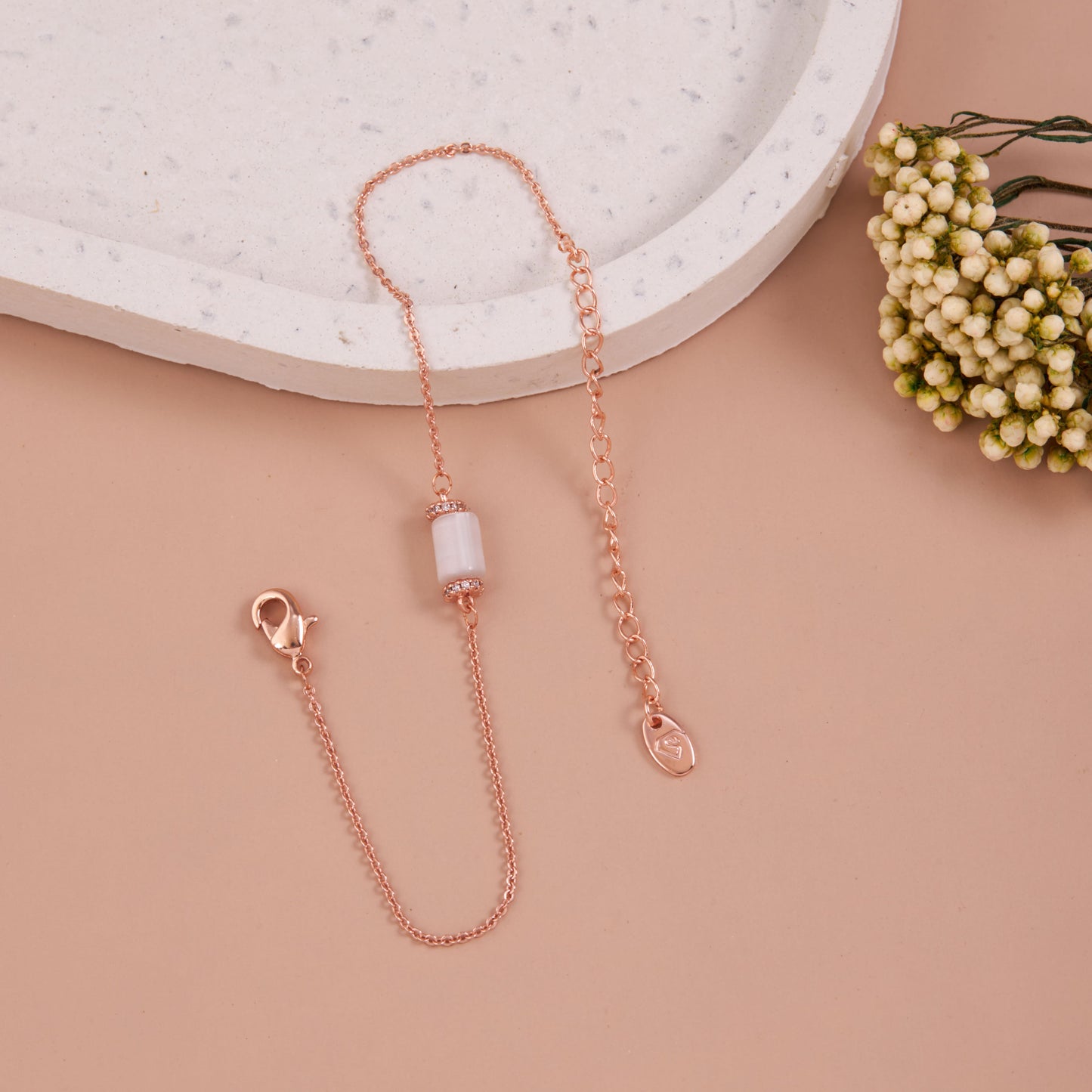 Luxurious Gold Bracelet with Elegant Design