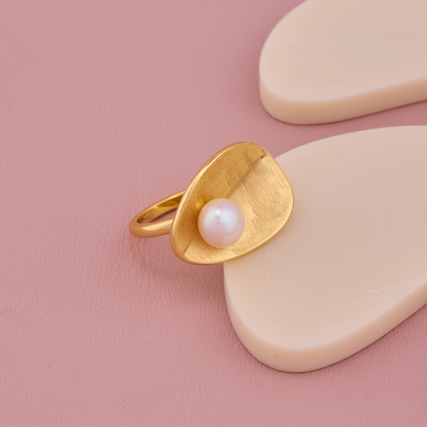 Modern Pearl Gold Ring