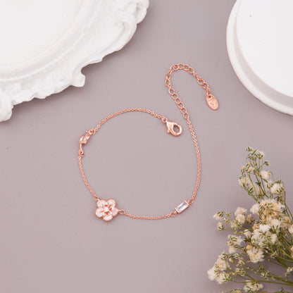 Gold Chain with Floral Pendant for Elegant Style