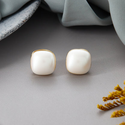 Elegant Earrings with Intricate Craftsmanship