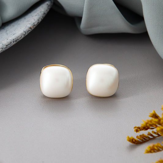 Elegant Earrings with Intricate Craftsmanship
