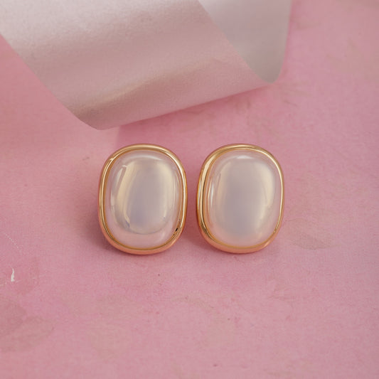 Elegant Oval Pearl Stud Earrings in Gold-Tone Frame