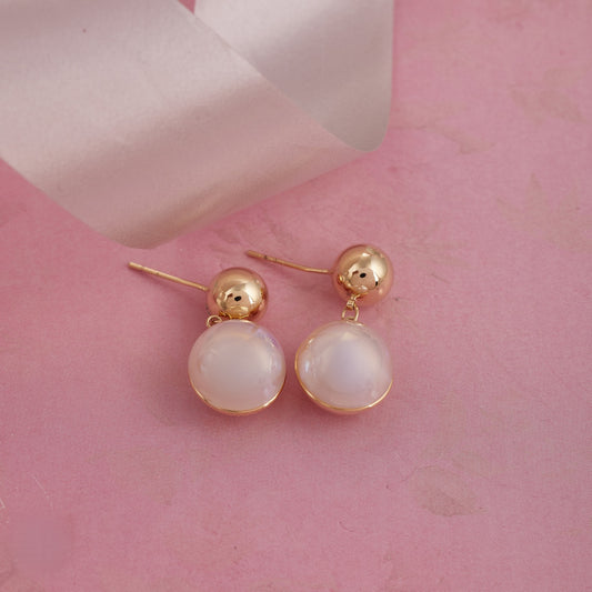 Chic Earrings with a Touch of Glam