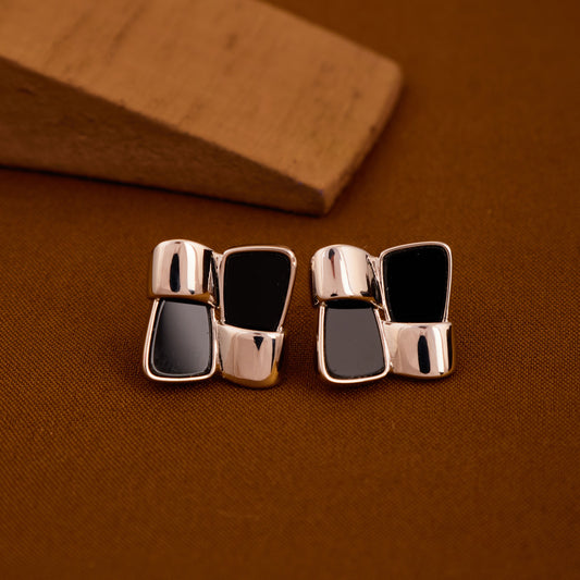 Chic Earrings with Minimalist Elegance