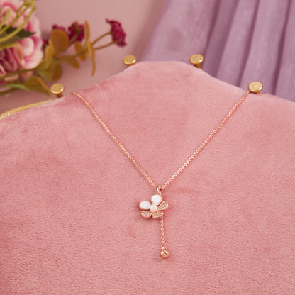 Elegant Floral Pendant Necklace for Refined Style