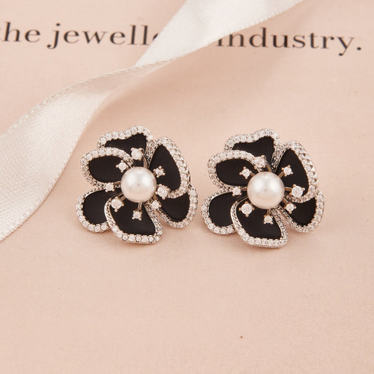 Sophisticated Pearl and Diamond Earrings A Luxurious Fashion Statement