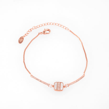 Elegant Gold Bracelet for Versatile Styling