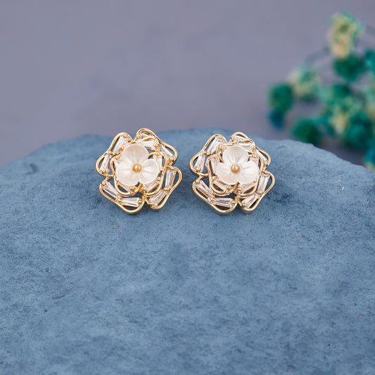 Gold Earrings with Elegant Floral Design