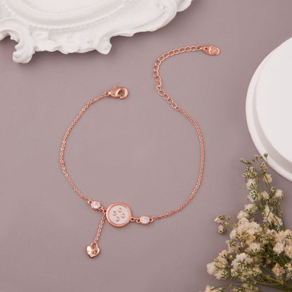 Luxurious Gold Bracelet with Stylish Appeal