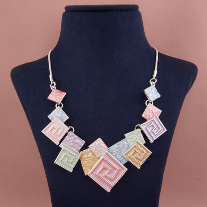 Elegant Necklace with Intricate Detailing