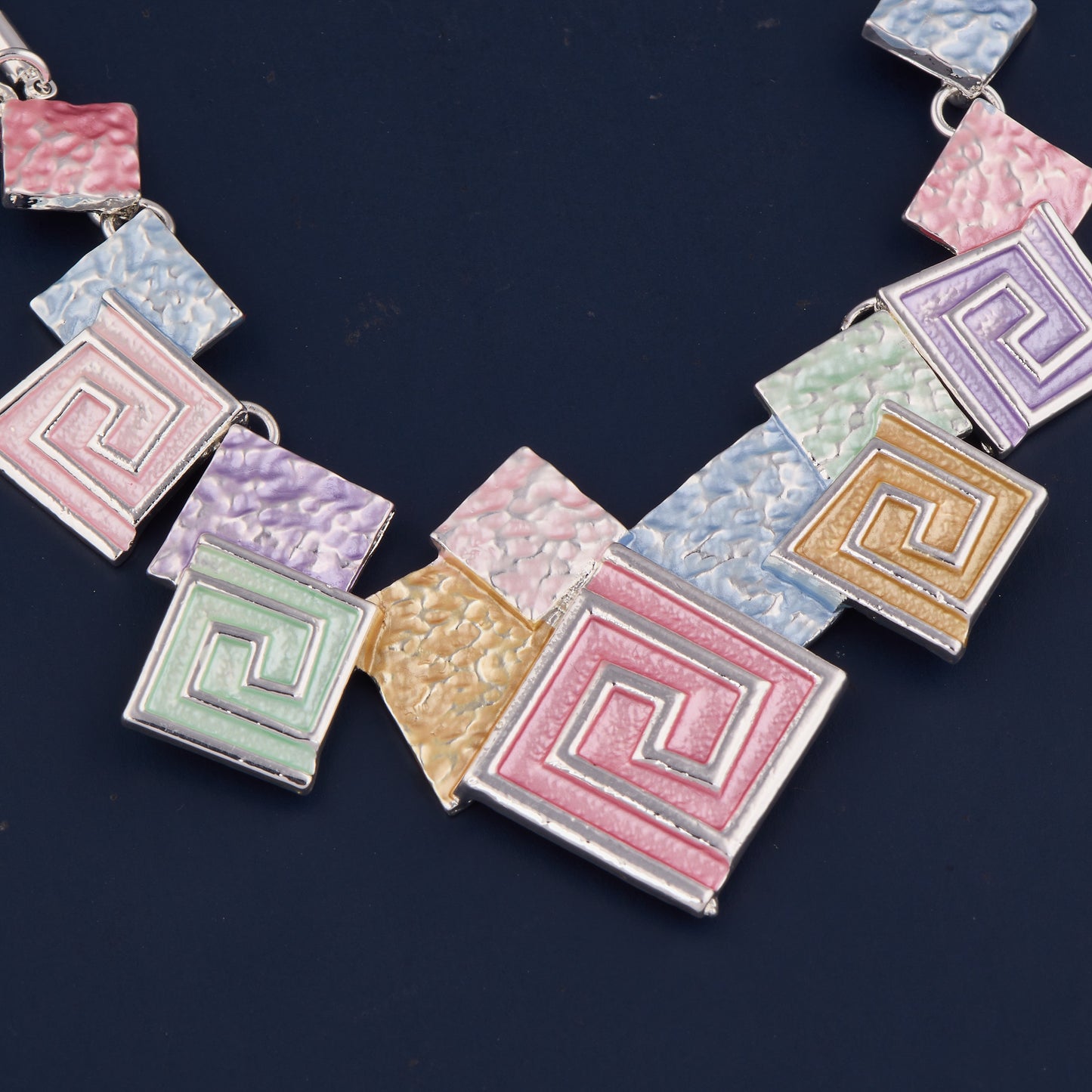 Elegant Necklace with Intricate Detailing