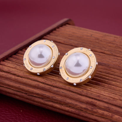 Classic Gold Earrings with Pearls