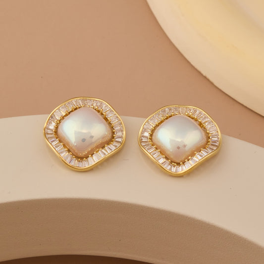 Elegant Gold Earrings Timeless Style