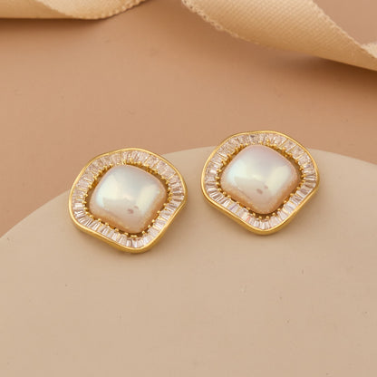 Elegant Gold Earrings Timeless Style