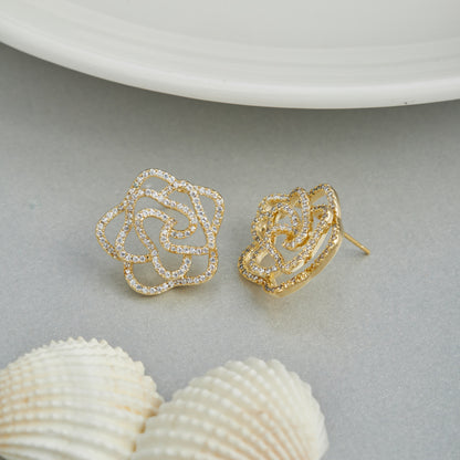 Elegant Earrings with Intricate Design Inspired by Nature