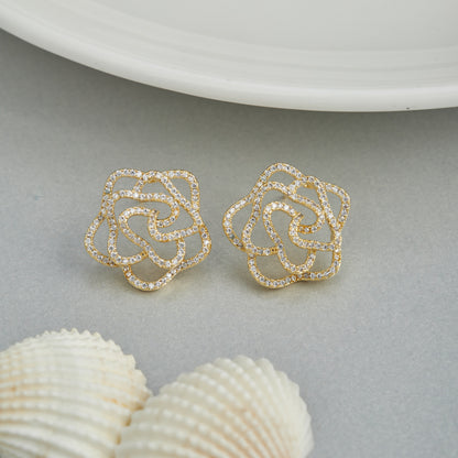 Elegant Earrings with Intricate Design Inspired by Nature