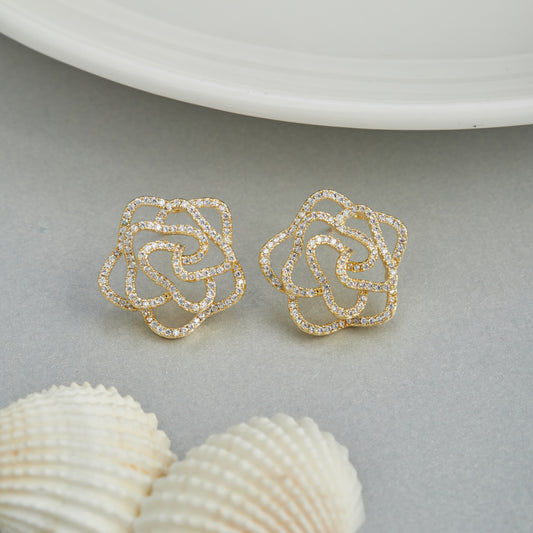 Elegant Earrings with Intricate Design Inspired by Nature