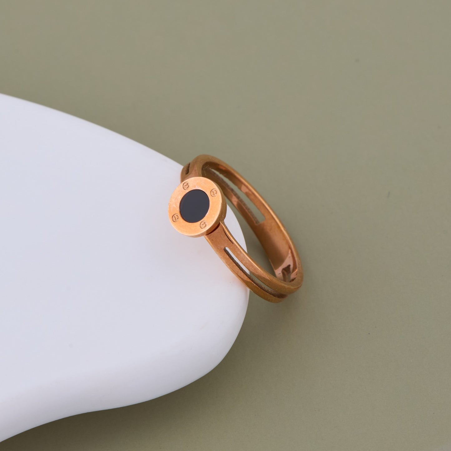 Black Circle Ring