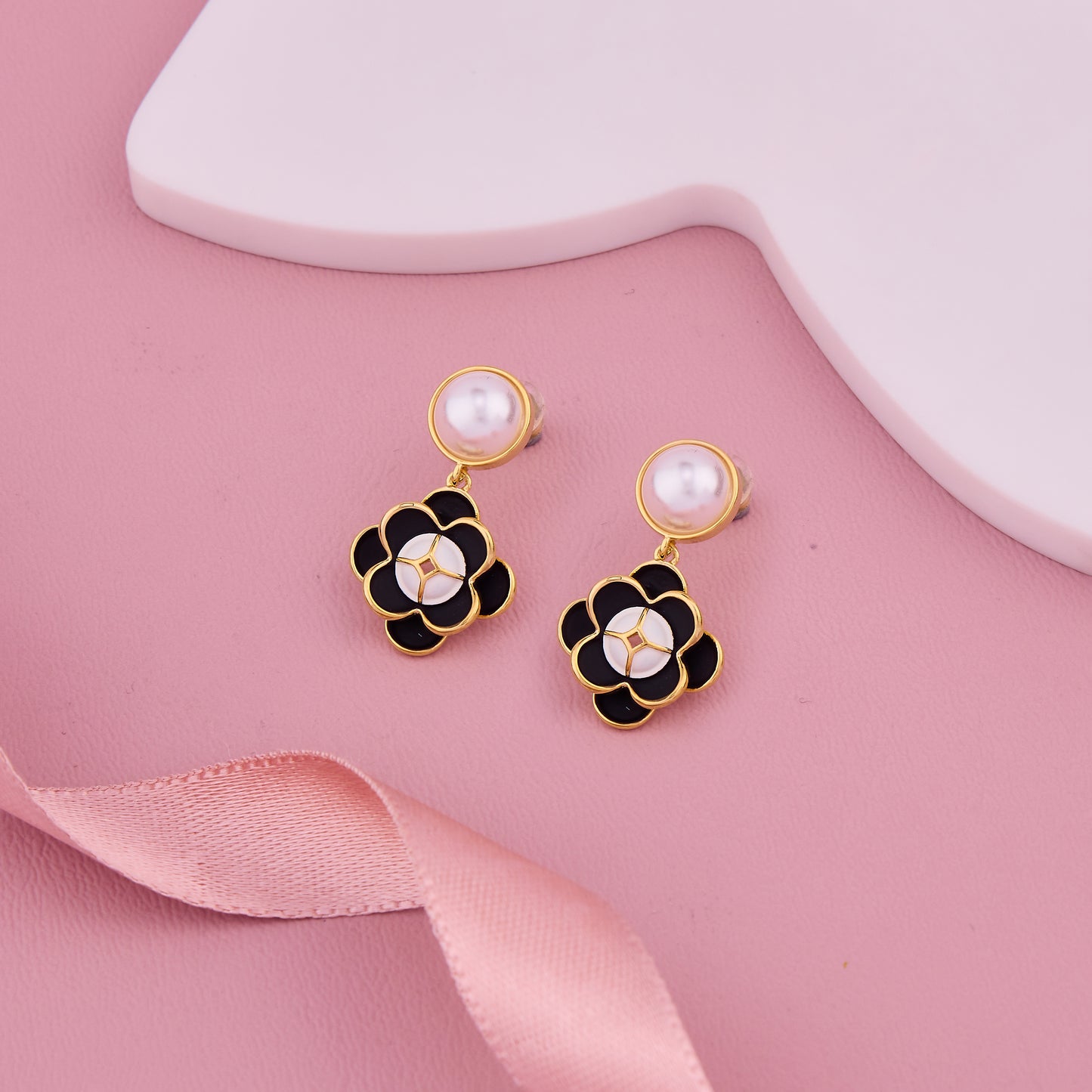 Black and White Flower Pearl Earrings