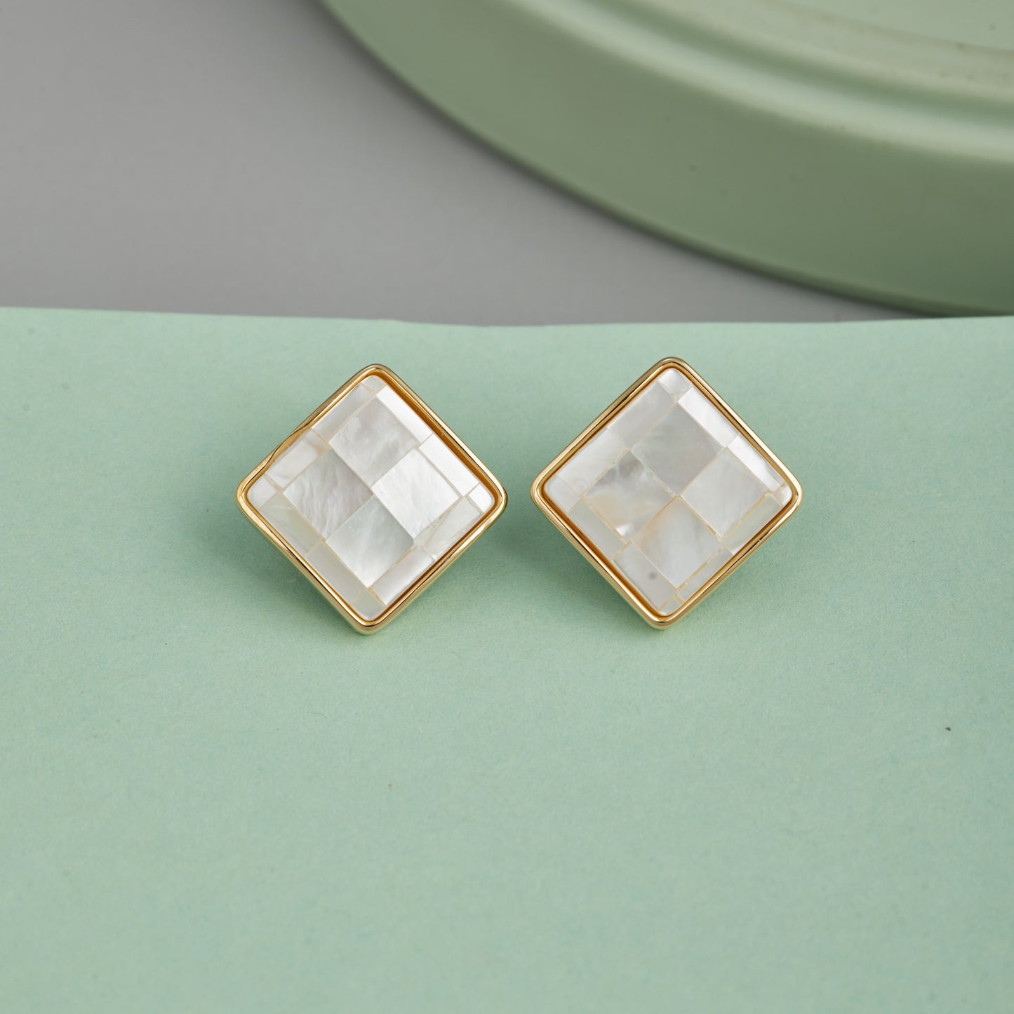 Artistic Earrings Intricate Craftsmanship & Elegant Design